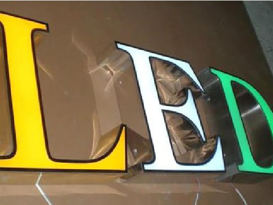 惠水介绍LED招牌的基础知识。